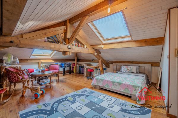 Maison familiale 8 pièces avec appartement indépendant – 200 m² – Douvaine