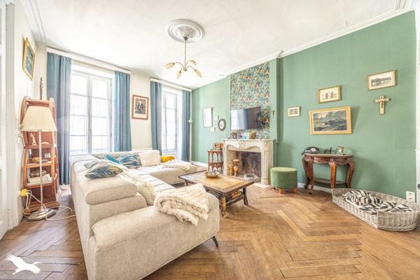 Maison à vendre |  Mauzé-sur-le-Mignon |  5 pièces | 245 m²