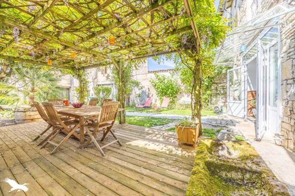 Maison à vendre |  Mauzé-sur-le-Mignon |  5 pièces | 245 m²