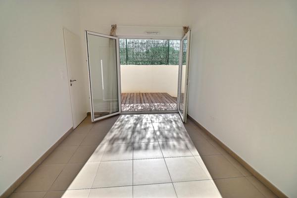 LE CRÈS – T2 de 46 m² avec jardin privatif et double parking – Résidence 2025
