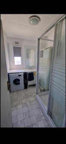 Au cœur d'un quartier dynamique, découvrez cet appartement spacieux de 73,41 m² niché au 11ème étage, offrant une vue panoramique imprenable. Ce bien, idéal pour les amateurs de hauteur, propose un mode de vie moderne et confortable en ville.
A proximité de toutes commodités !!!!!

Avec ses 4 pièces lumineuses, profitez de deux balcons pour prendre l'air tout en admirant la vue sur la TOUR EIFFEL ET MONTMARTRE. Son emplacement stratégique dotée d'un parking facilite vos déplacements quotidiens. Incluant une cave pour vos besoins de rangement, ce bien garantit confort et praticité. 
Une entrée, un salon donnant sur le balcon, une cuisine semi-ouverte, un couloir avec placards desservant les 3 chambres dont une avec balcon.

Charges annuelles maîtrisées pour un investissement serein. Ne manquez pas cette opportunité rare en copropriété paisible. 
CHARGES : 343€/MOIS
TAXE FONCIERE : 1946€/AN
Le plus double vitrage, 3 ascenseurs, camera de videosurveillance, par fitness, potager, parking sécurisé, résidence cloturée.
Pour plus d'informations, contactez Anila Mansoor, votre agent dédié à la transaction !