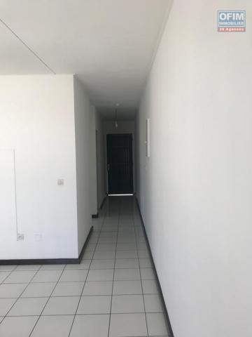 Rare :A vendre appartement F2 dans une résidence privée de 6 lots à Sainte Clotilde proche université et de l immeuble de a région
