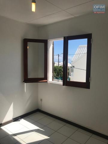Rare :A vendre appartement F2 dans une résidence privée de 6 lots à Sainte Clotilde proche université et de l immeuble de a région