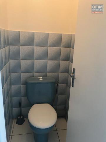 Rare :A vendre appartement F2 dans une résidence privée de 6 lots à Sainte Clotilde proche université et de l immeuble de a région