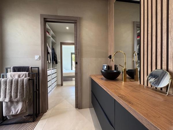 BESSAN (34) A VENDRE VILLA CONTEMPORAINE P4, PRESTATIONS LUXUEUSES, SECTEUR CALME, 10MN AGDE.