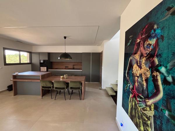 BESSAN (34) A VENDRE VILLA CONTEMPORAINE P4, PRESTATIONS LUXUEUSES, SECTEUR CALME, 10MN AGDE.