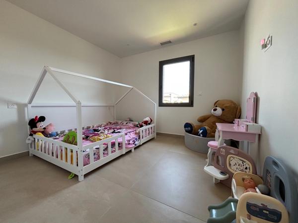 BESSAN (34) A VENDRE VILLA CONTEMPORAINE P4, PRESTATIONS LUXUEUSES, SECTEUR CALME, 10MN AGDE.