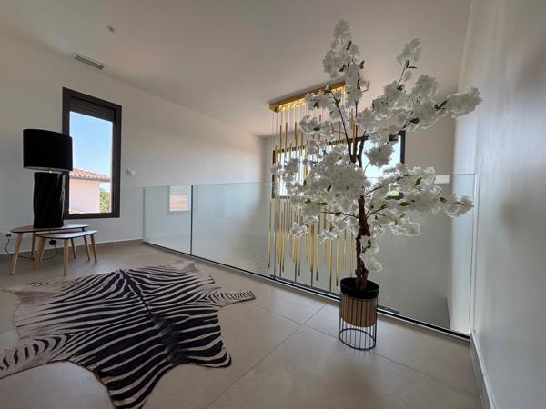 BESSAN (34) A VENDRE VILLA CONTEMPORAINE P4, PRESTATIONS LUXUEUSES, SECTEUR CALME, 10MN AGDE.