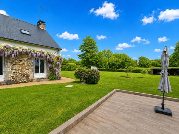 Magnifique propriété de charme de 186 m2 - Longère entièrement rénovée avec beaucoup de potentiel (150 m2 aménageable de plus)  - 5200 m2 de terrain et 3,4 hectares disponibles et attenants