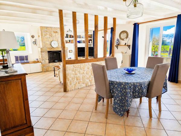 Magnifique propriété de charme de 186 m2 - Longère entièrement rénovée avec beaucoup de potentiel (150 m2 aménageable de plus)  - 5200 m2 de terrain et 3,4 hectares disponibles et attenants