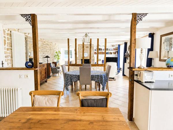 Magnifique propriété de charme de 186 m2 - Longère entièrement rénovée avec beaucoup de potentiel (150 m2 aménageable de plus)  - 5200 m2 de terrain et 3,4 hectares disponibles et attenants