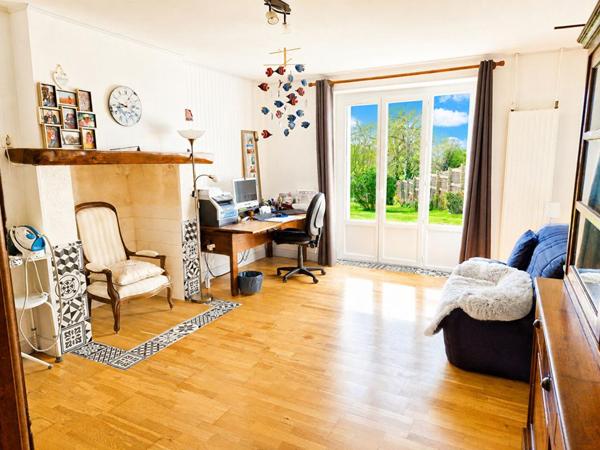 Magnifique propriété de charme de 186 m2 - Longère entièrement rénovée avec beaucoup de potentiel (150 m2 aménageable de plus)  - 5200 m2 de terrain et 3,4 hectares disponibles et attenants