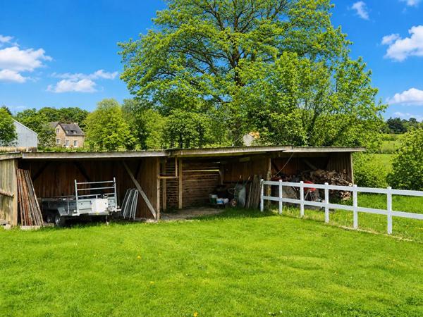 Magnifique propriété de charme de 186 m2 - Longère entièrement rénovée avec beaucoup de potentiel (150 m2 aménageable de plus)  - 5200 m2 de terrain et 3,4 hectares disponibles et attenants