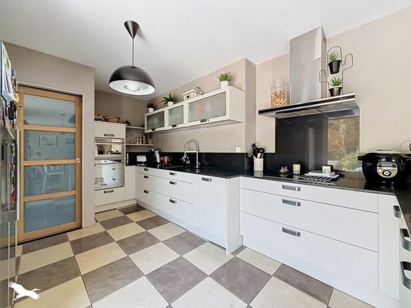 Maison 399 000 € Mehun-sur-Yèvre 8 p 218 m² DPE C