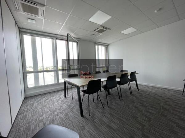 Bureau de 189 m² à louer à Bordeaux Lac - Bruges