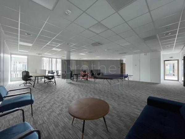 Bureau de 189 m² à louer à Bordeaux Lac - Bruges