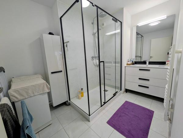 44420 LA TURBALLE - APPARTEMENT  T3 avec balcon, cave, garage et parking