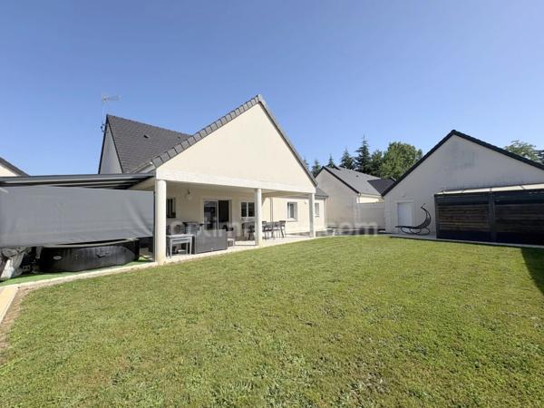 ROMORANTIN-LANTHENAY – Élégante maison contemporaine de plain-pied de 138 m² avec 4 chambres, garage et terrain paysagé de 717 m².