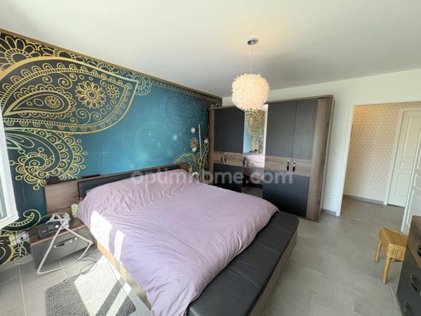 ROMORANTIN-LANTHENAY – Élégante maison contemporaine de plain-pied de 138 m² avec 4 chambres, garage et terrain paysagé de 717 m².