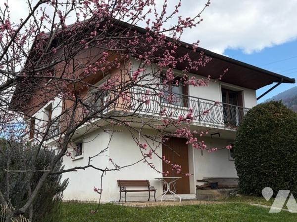 EXCLUSIVITE - MAISON VENTHON - GROS POTENTIEL -  SECTEUR CALME - 3 CHAMBRES