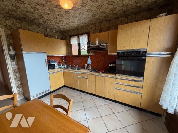 EXCLUSIVITE - MAISON VENTHON - GROS POTENTIEL -  SECTEUR CALME - 3 CHAMBRES