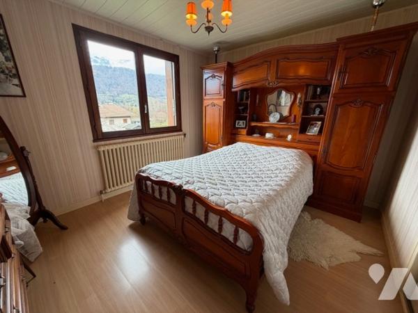 EXCLUSIVITE - MAISON VENTHON - GROS POTENTIEL -  SECTEUR CALME - 3 CHAMBRES