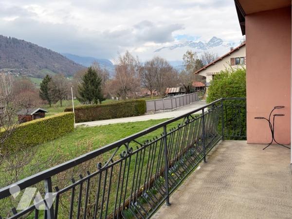 EXCLUSIVITE - MAISON VENTHON - GROS POTENTIEL -  SECTEUR CALME - 3 CHAMBRES