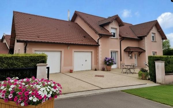 Maison à vendre 6 pièces proche JUSSEY - VILLA T7 de 200 m² avec TERRASSE, GARAGE 2 VL et TERRAIN