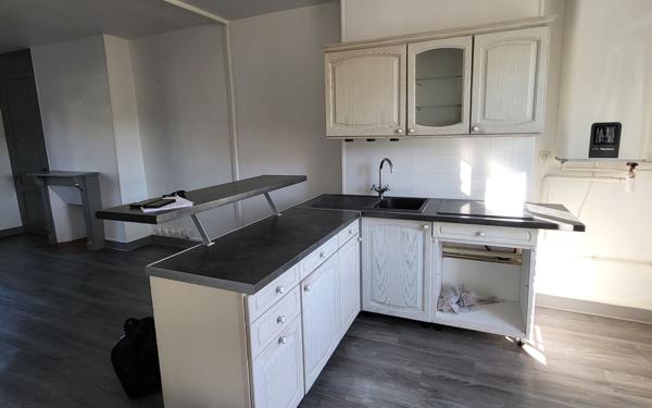 Immeuble à vendre    10 pièces • 210,02 m2 Limoges