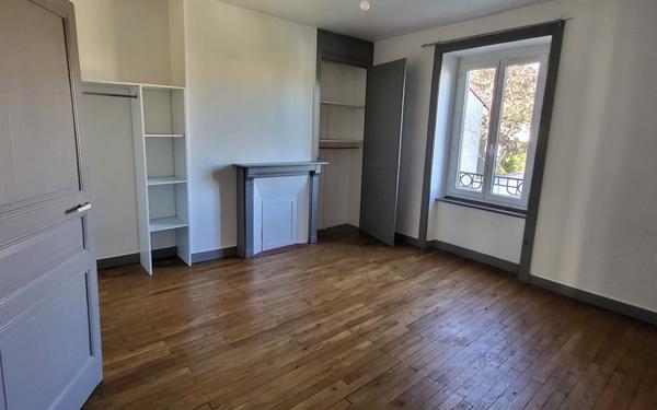 Immeuble à vendre    10 pièces • 210,02 m2 Limoges