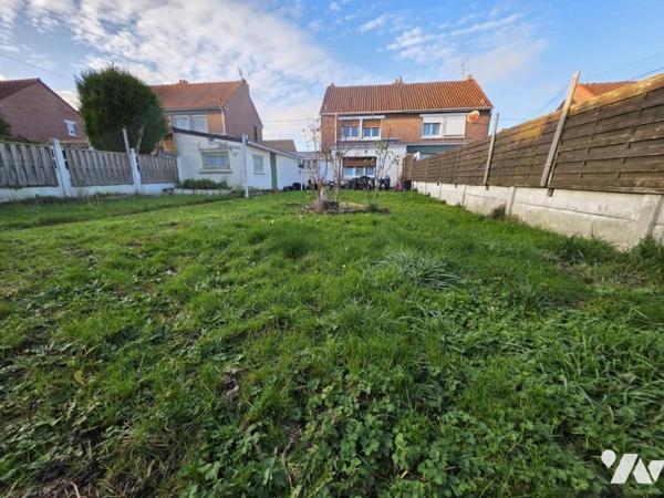 Maison de ville avec trois chambre, jardin et garage 3 voitures