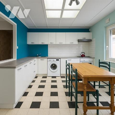 Maison de ville avec trois chambre, jardin et garage 3 voitures