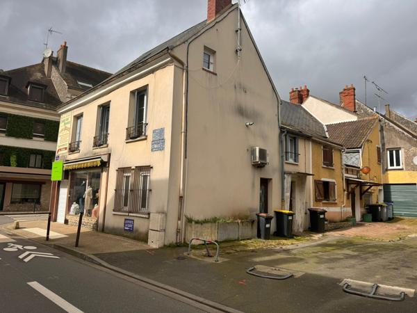 Angerville (91670) Immeuble de Rapport au Cœur d'Angerville – Rentabilité Assurée