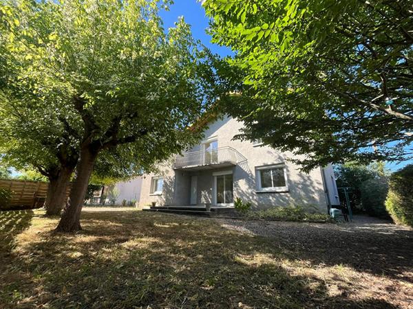 Grande maison de 197m² avec 6 chambres à proximité de St-Sulpice la Pointe !