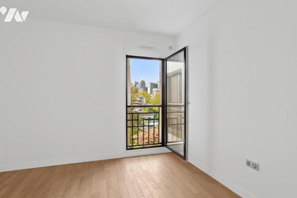 NEUILLY SUR SEINE - ILE DE LA JATTE - 5 PIECES 110 M² AVEC TERRASSE. ETAGE ELEVE.