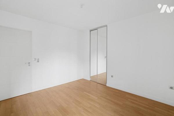 NEUILLY SUR SEINE - ILE DE LA JATTE - 5 PIECES 110 M² AVEC TERRASSE. ETAGE ELEVE.