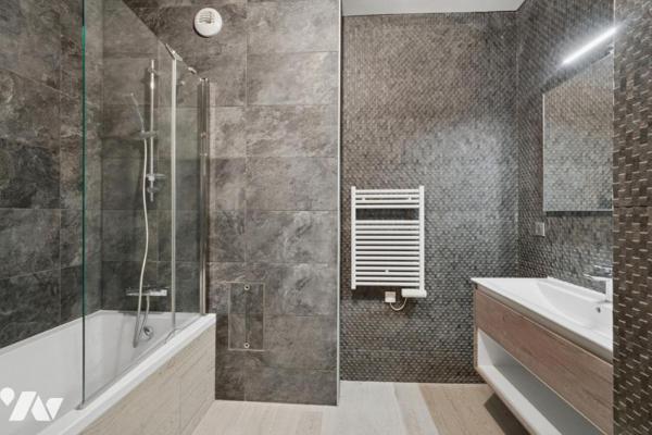 NEUILLY SUR SEINE - ILE DE LA JATTE - 5 PIECES 110 M² AVEC TERRASSE. ETAGE ELEVE.