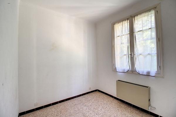 A VENDRE A LORGUES Maison 145 m² sur 1770 m² de terrain avec une belle vue.