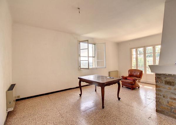 A VENDRE A LORGUES Maison 145 m² sur 1770 m² de terrain avec une belle vue.