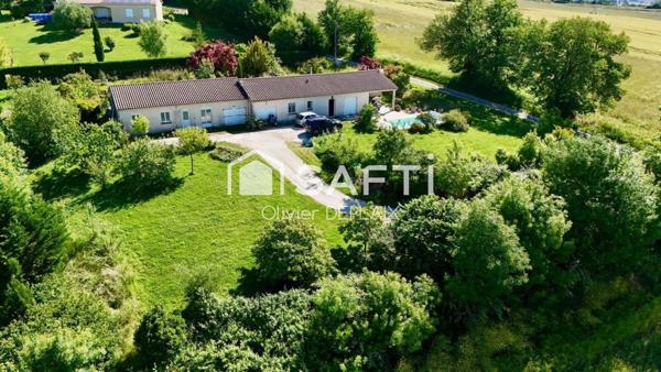 Exceptionnel! Maison contemporaine de plain-pied avec piscine et vue sur les Pyrénées, à 10 minutes de Nérac.