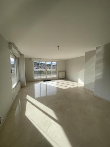 Rare au Puy-en-Velay : Superbe appartement de 136 m² avec terrasse panoramique