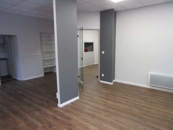 LOCAL EN REZ-DE-CHAUSSEE - LOCATION LOCAL BUREAU RODEZ