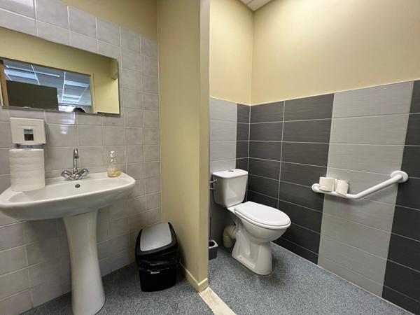 LOCAL PROFESSIONNEL DE 140M²