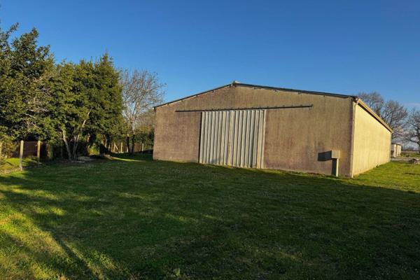 Ensemble Immobilier composé d'une maison et d'un hangar