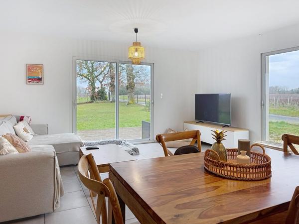 Ensemble Immobilier composé d'une maison et d'un hangar