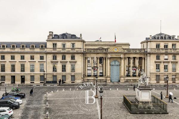 Paris 7ème, Appartement 2 Chambres -  99 m² à vendre