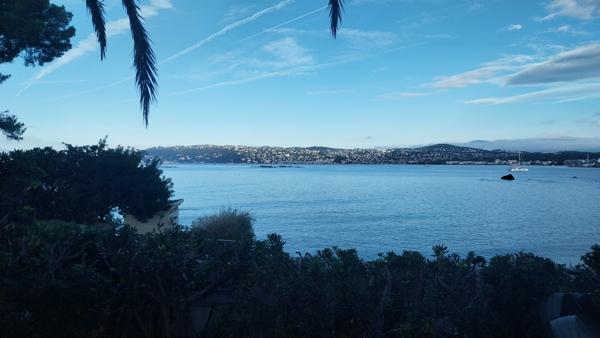 Antibes (06160) Villa 1ère ligne, Cap d'Antibes, face à la plage et au soleil couchant