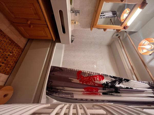 Appartement 2 pièces en étage élevé avec vue panoramique sur les montagnes.