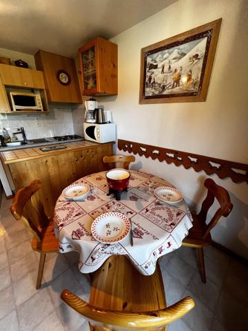 Appartement 2 pièces en étage élevé avec vue panoramique sur les montagnes.