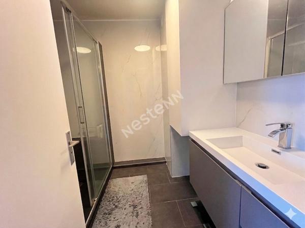 Puteaux Appartement 3 pièces DERNIER ETAGE traversant avec extérieurs cave et parking